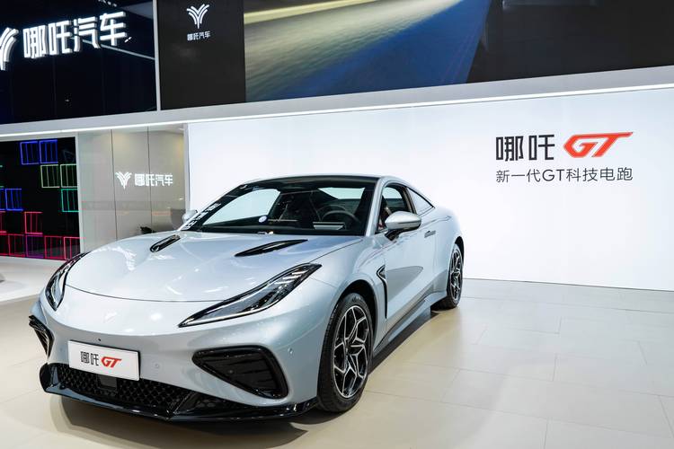 东莞346哪吒汽车在智能汽车领域的表现，领途汽车在新能源汽车市场中的影响力